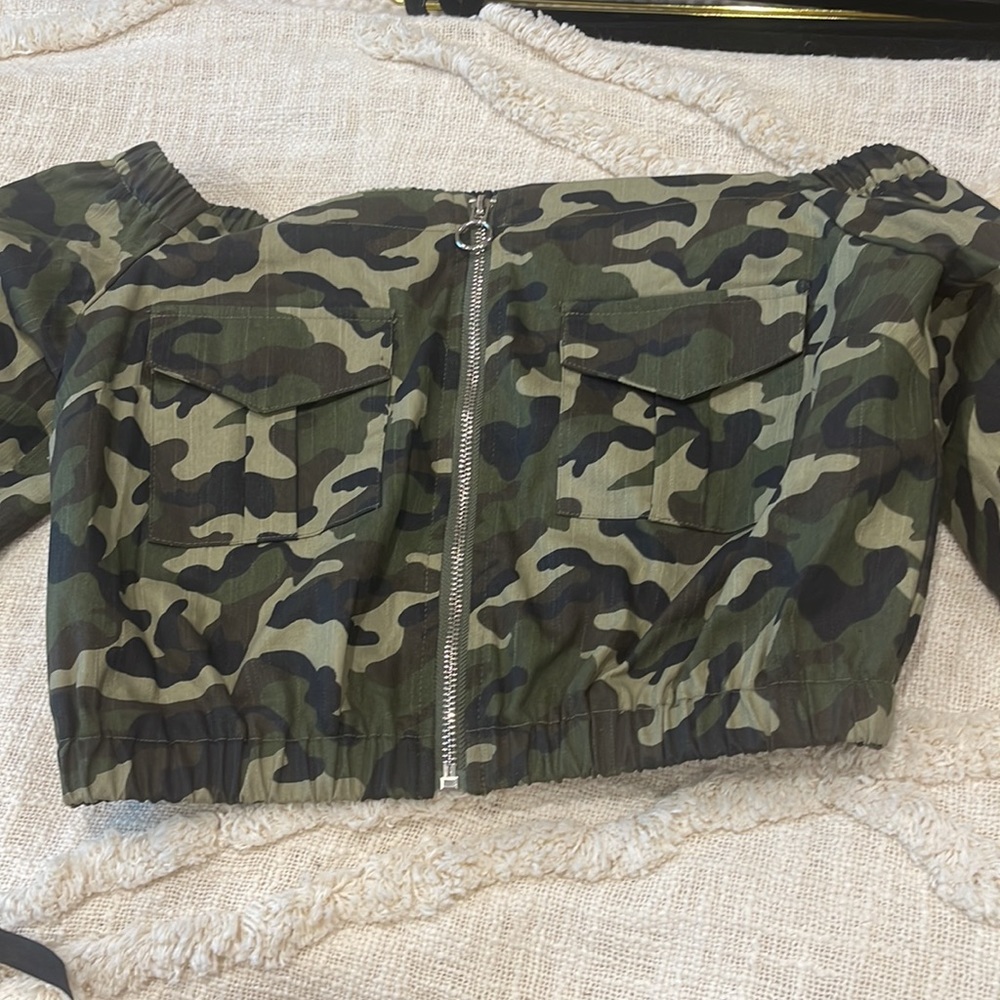 New never used with out tags Camo top